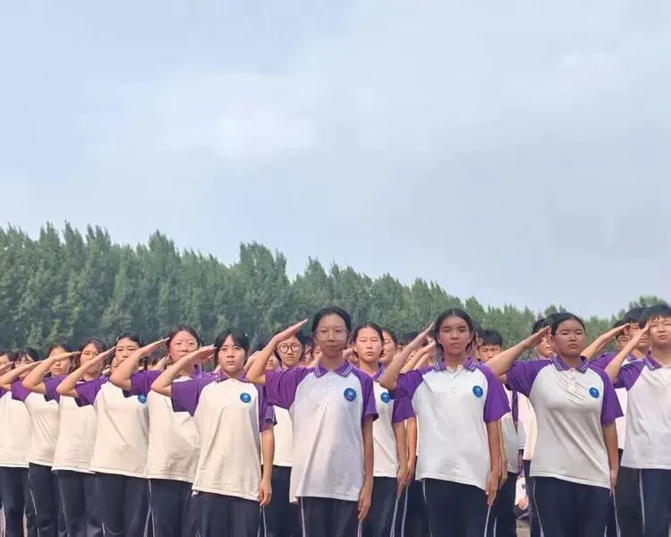 淬火成锋 剑指初三——林虑中学九年级国防教育实践活动圆满落幕-第8张图片-四季读书网 淬火成锋 剑指初三——林虑中学九年级国防教育实践活动圆满落幕-第8张图片-四季读书网