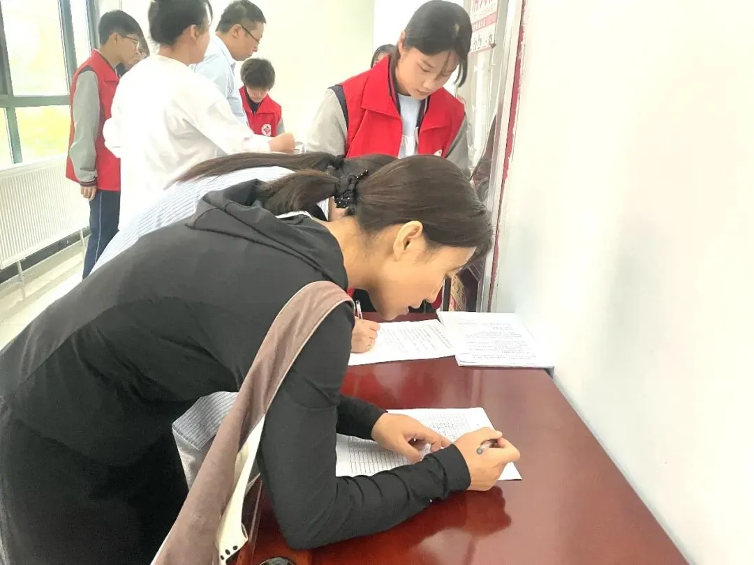 同频共育 圆梦高考|铜川市王益中学召开2027届高三走读生家长会-第3张图片-四季读书网 同频共育 圆梦高考|铜川市王益中学召开2027届高三走读生家长会-第3张图片-四季读书网