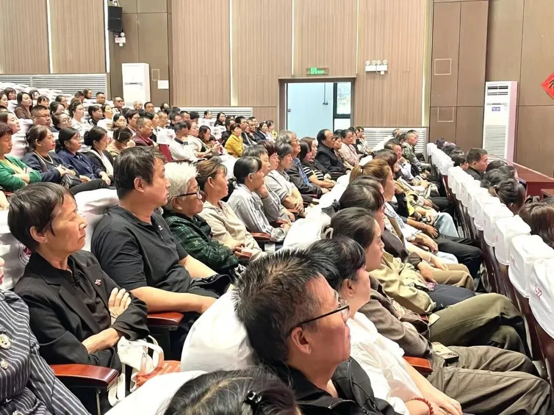 同频共育 圆梦高考|铜川市王益中学召开2027届高三走读生家长会-第7张图片-四季读书网 同频共育 圆梦高考|铜川市王益中学召开2027届高三走读生家长会-第7张图片-四季读书网