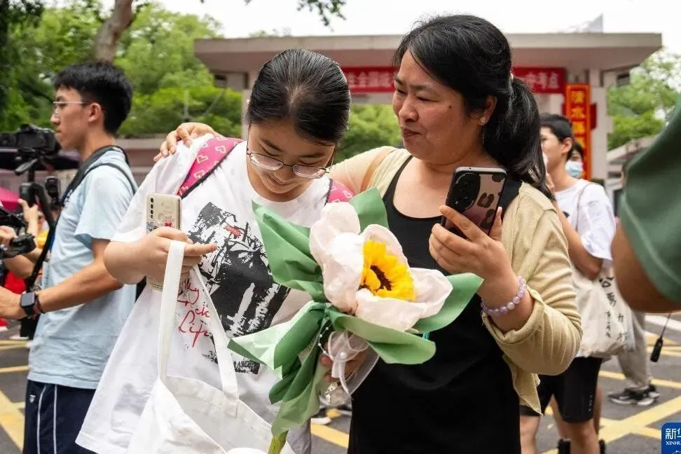 高考首日落幕:不念过往,稳住心态,你就赢了大半-第1张图片-四季读书网 高考首日落幕:不念过往,稳住心态,你就赢了大半-第1张图片-四季读书网