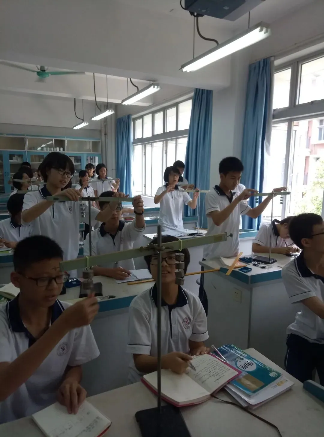 初二刚开物理课,孩子就跟不上了?娄底家长注意这三点-第1张图片-四季读书网 初二刚开物理课,孩子就跟不上了?娄底家长注意这三点-第1张图片-四季读书网