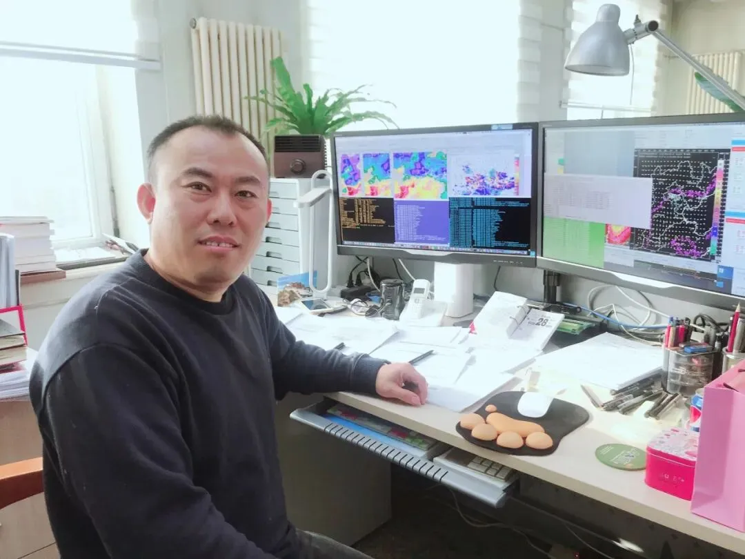 这份好奇,指引他在高考时毫不犹豫地填报了南京气象学院(现南京信息工程大学)的气象学专业-第5张图片-四季读书网