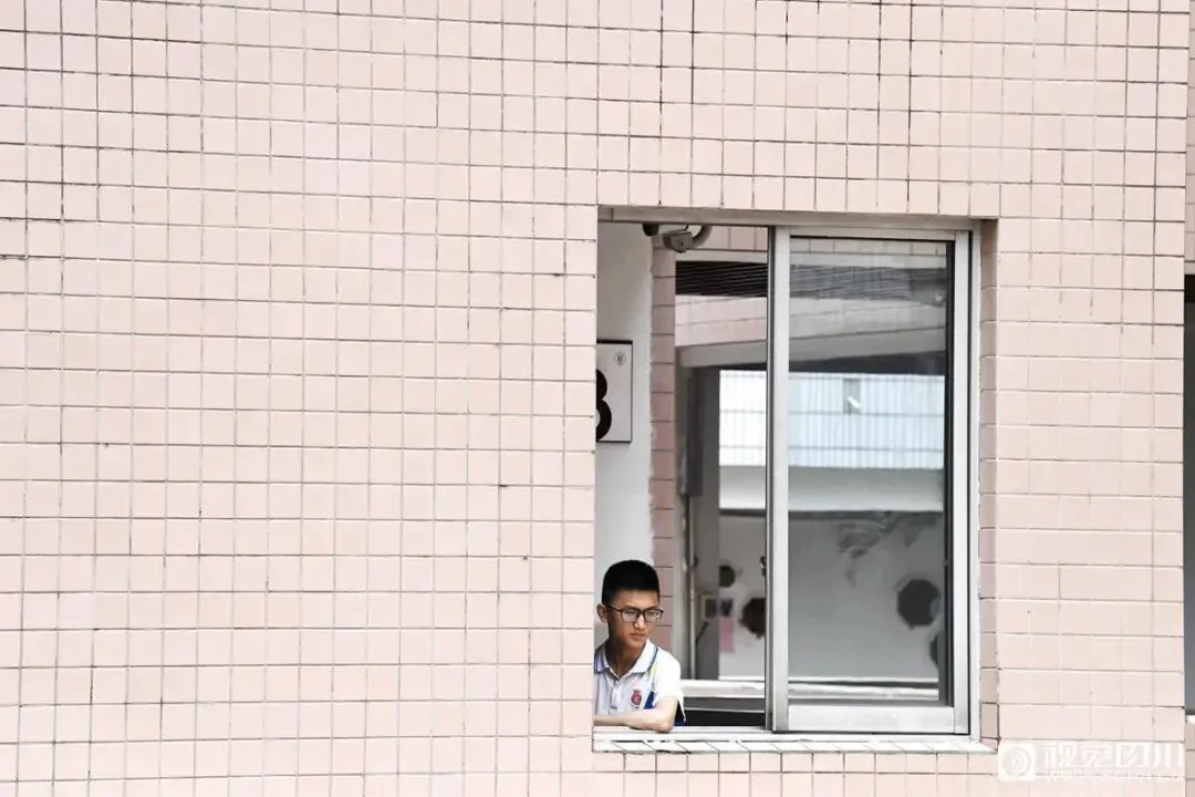 指标到校过半,2026中考择校逻辑变了:先算清这三笔账-第1张图片-四季读书网 指标到校过半,2026中考择校逻辑变了:先算清这三笔账-第1张图片-四季读书网