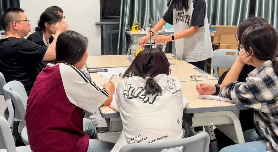 新初三开学即冲刺!2026中考全年备考规划,百问百答集训助力弯道超车-第18张图片-四季读书网