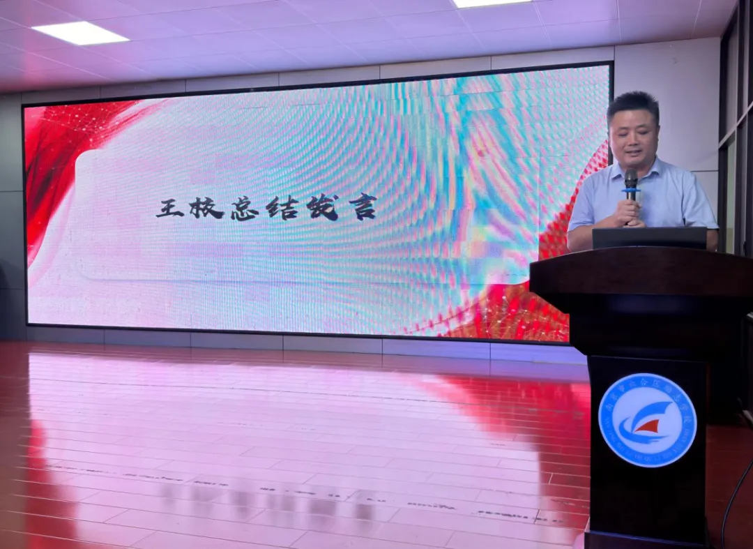 启初三新程 逐青春梦想 ——励志学校初三年级举行新学期誓师大会-第12张图片-四季读书网