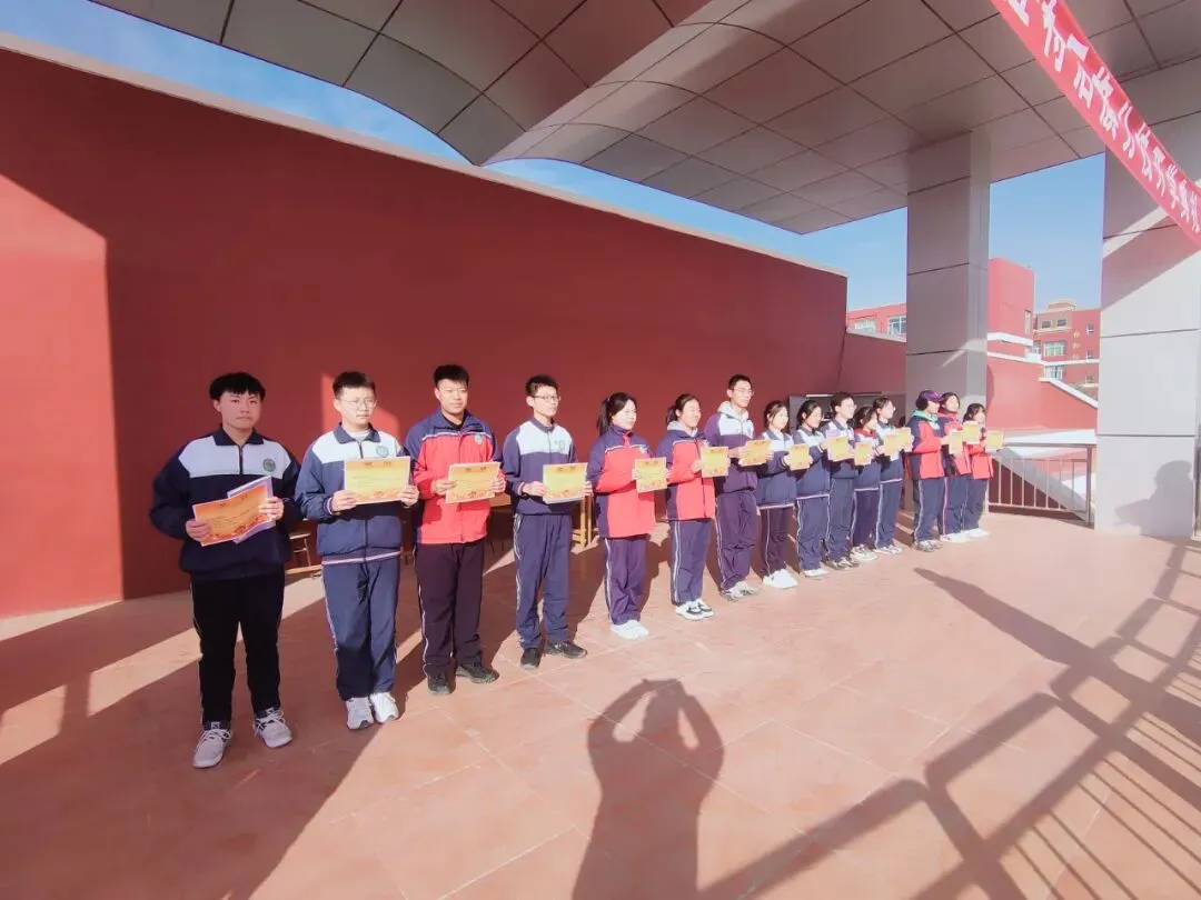 比进步 树标杆 共成长—初三年级举行2022年秋季总结表彰活动-第8张图片-四季读书网 比进步 树标杆 共成长—初三年级举行2022年秋季总结表彰活动-第8张图片-四季读书网