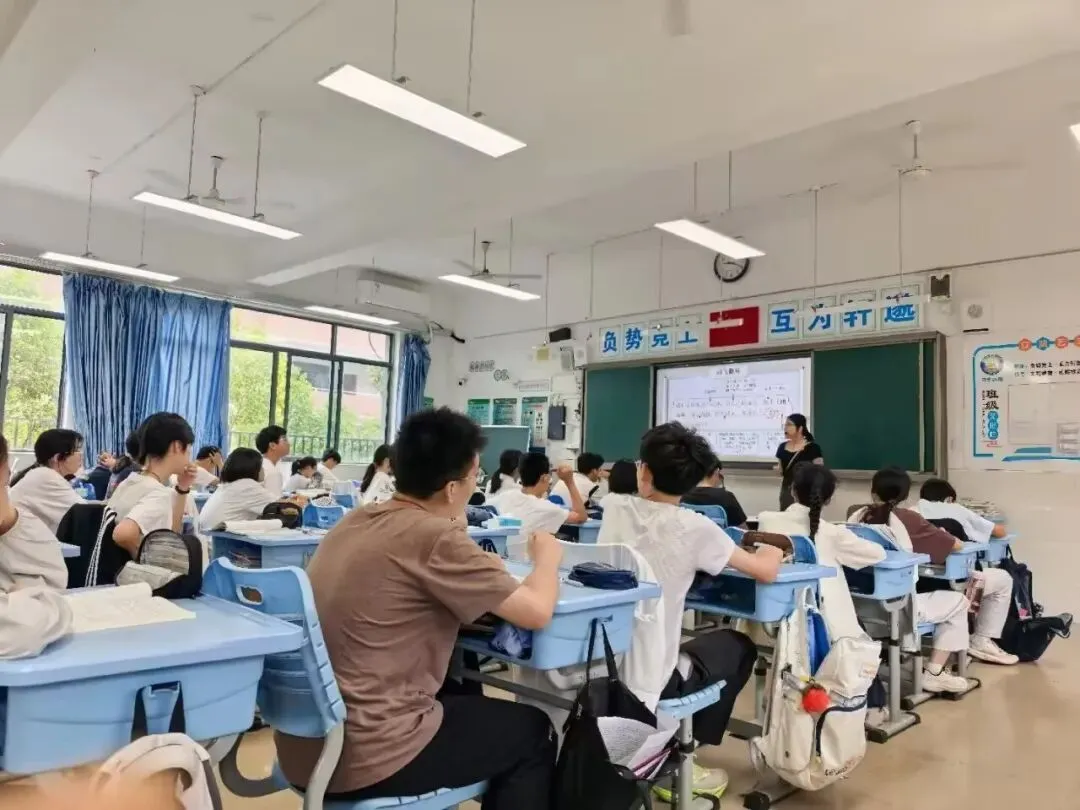 推门观课探实效,凝心聚力战中考-第3张图片-四季读书网 推门观课探实效,凝心聚力战中考-第3张图片-四季读书网