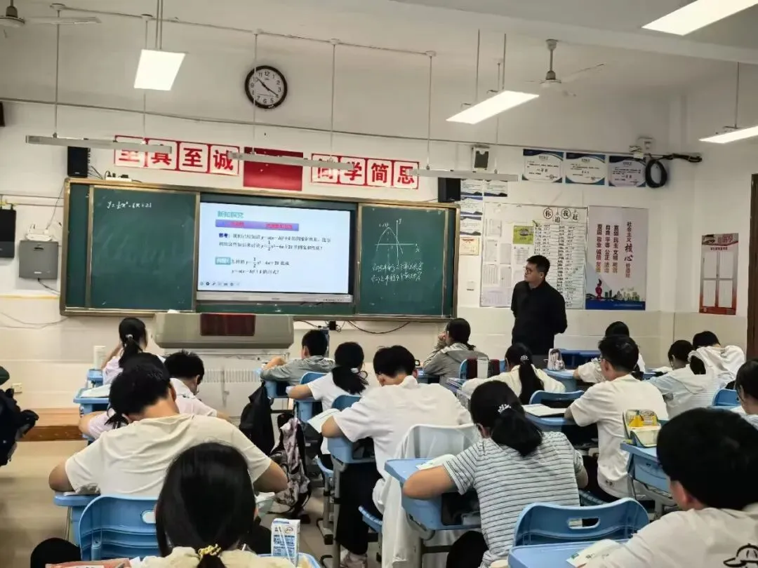 推门观课探实效,凝心聚力战中考-第6张图片-四季读书网 推门观课探实效,凝心聚力战中考-第6张图片-四季读书网