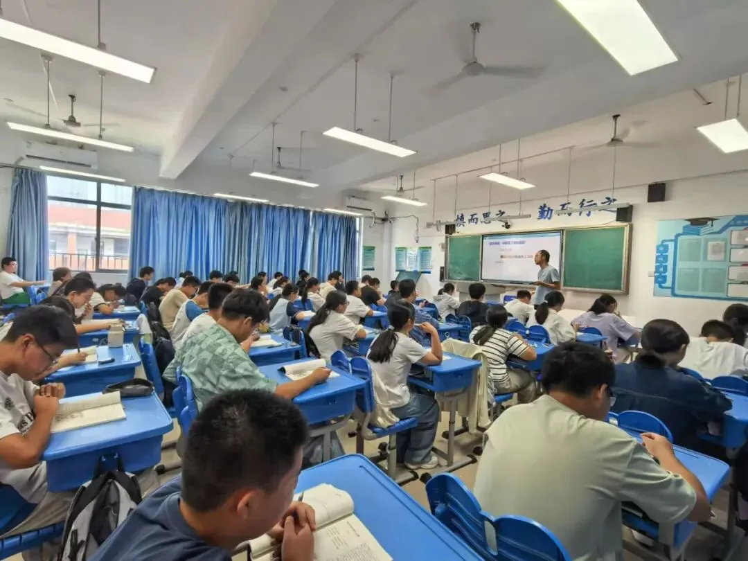 推门观课探实效,凝心聚力战中考-第16张图片-四季读书网 推门观课探实效,凝心聚力战中考-第16张图片-四季读书网