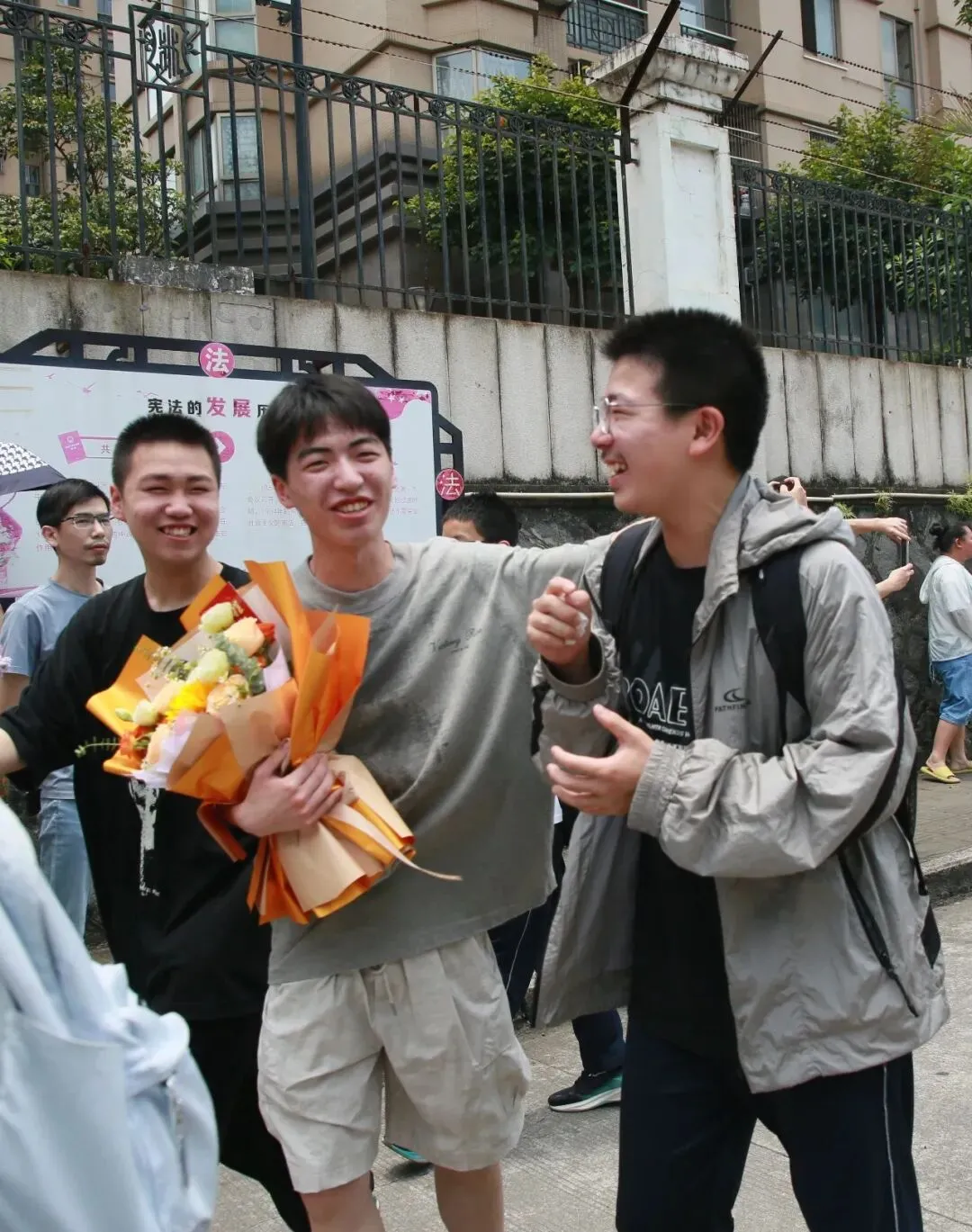 中考落幕|少年此程圆满,前路繁花万丈-第7张图片-四季读书网 中考落幕|少年此程圆满,前路繁花万丈-第7张图片-四季读书网