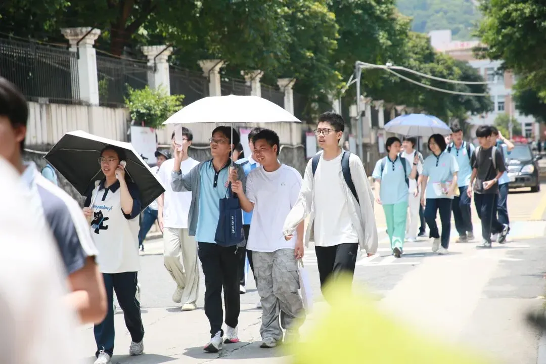 中考落幕|少年此程圆满,前路繁花万丈-第9张图片-四季读书网 中考落幕|少年此程圆满,前路繁花万丈-第9张图片-四季读书网