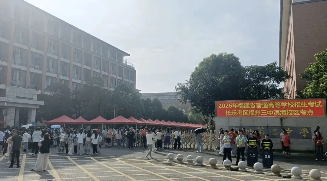 高考首日,每一个奔赴考场的你,都在闪闪发光!-第7张图片-四季读书网 高考首日,每一个奔赴考场的你,都在闪闪发光!-第7张图片-四季读书网