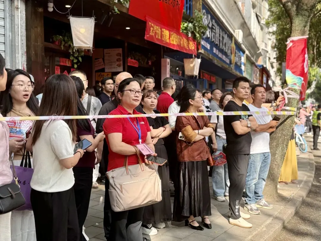 高考首日,每一个奔赴考场的你,都在闪闪发光!-第21张图片-四季读书网 高考首日,每一个奔赴考场的你,都在闪闪发光!-第21张图片-四季读书网