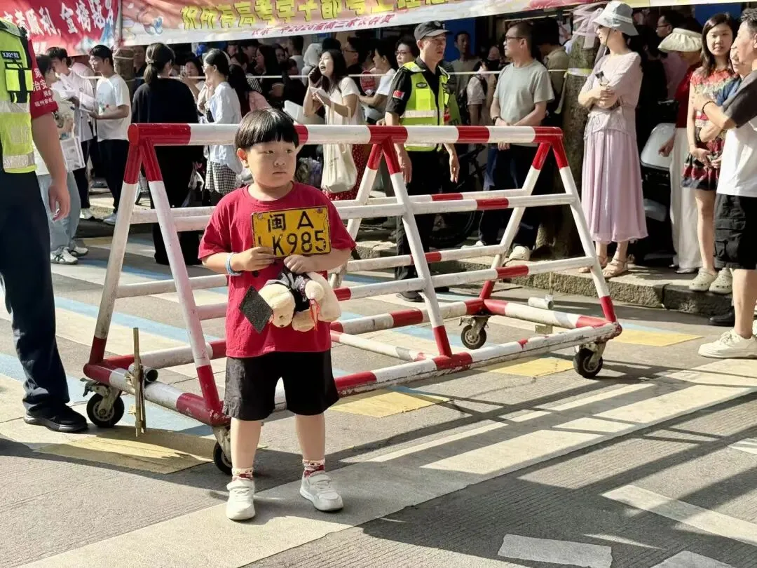高考首日,每一个奔赴考场的你,都在闪闪发光!-第23张图片-四季读书网 高考首日,每一个奔赴考场的你,都在闪闪发光!-第23张图片-四季读书网