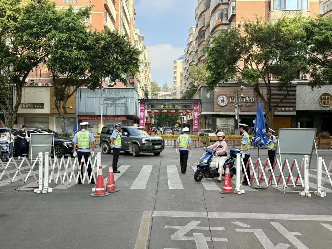 高考首日,每一个奔赴考场的你,都在闪闪发光!-第25张图片-四季读书网 高考首日,每一个奔赴考场的你,都在闪闪发光!-第25张图片-四季读书网