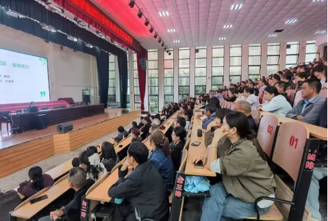 聚力初三备战路,家校同心筑华章——思源实验学校九年级家长会圆满落幕-第3张图片-四季读书网 聚力初三备战路,家校同心筑华章——思源实验学校九年级家长会圆满落幕-第3张图片-四季读书网