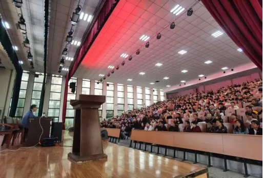 聚力初三备战路,家校同心筑华章——思源实验学校九年级家长会圆满落幕-第4张图片-四季读书网 聚力初三备战路,家校同心筑华章——思源实验学校九年级家长会圆满落幕-第4张图片-四季读书网