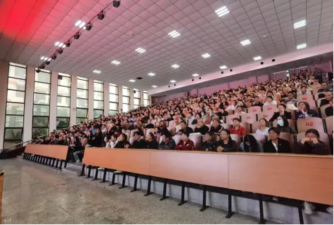 聚力初三备战路,家校同心筑华章——思源实验学校九年级家长会圆满落幕-第7张图片-四季读书网 聚力初三备战路,家校同心筑华章——思源实验学校九年级家长会圆满落幕-第7张图片-四季读书网