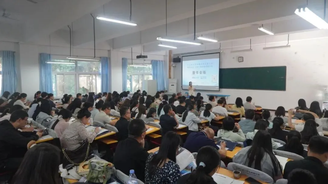 中考命题改革研讨会:全市500名初三教师齐聚恒一-第5张图片-四季读书网 中考命题改革研讨会:全市500名初三教师齐聚恒一-第5张图片-四季读书网