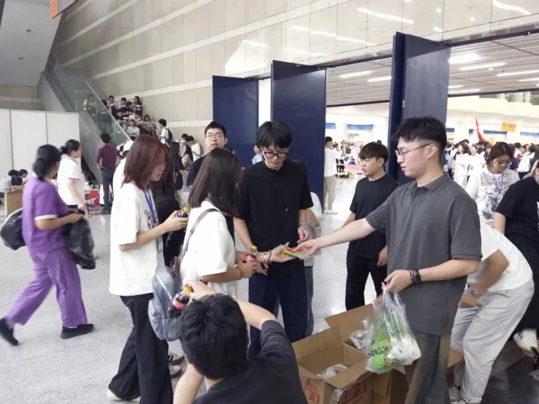 模考砺锋芒|2027 福建美术一模,三明铭思美术高考学子实战出征!-第12张图片-四季读书网 模考砺锋芒|2027 福建美术一模,三明铭思美术高考学子实战出征!-第12张图片-四季读书网