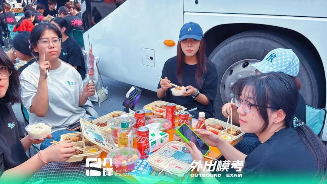 出征模考|九锋学子赴考场,以画笔迎战实战试炼-第49张图片-四季读书网 出征模考|九锋学子赴考场,以画笔迎战实战试炼-第49张图片-四季读书网