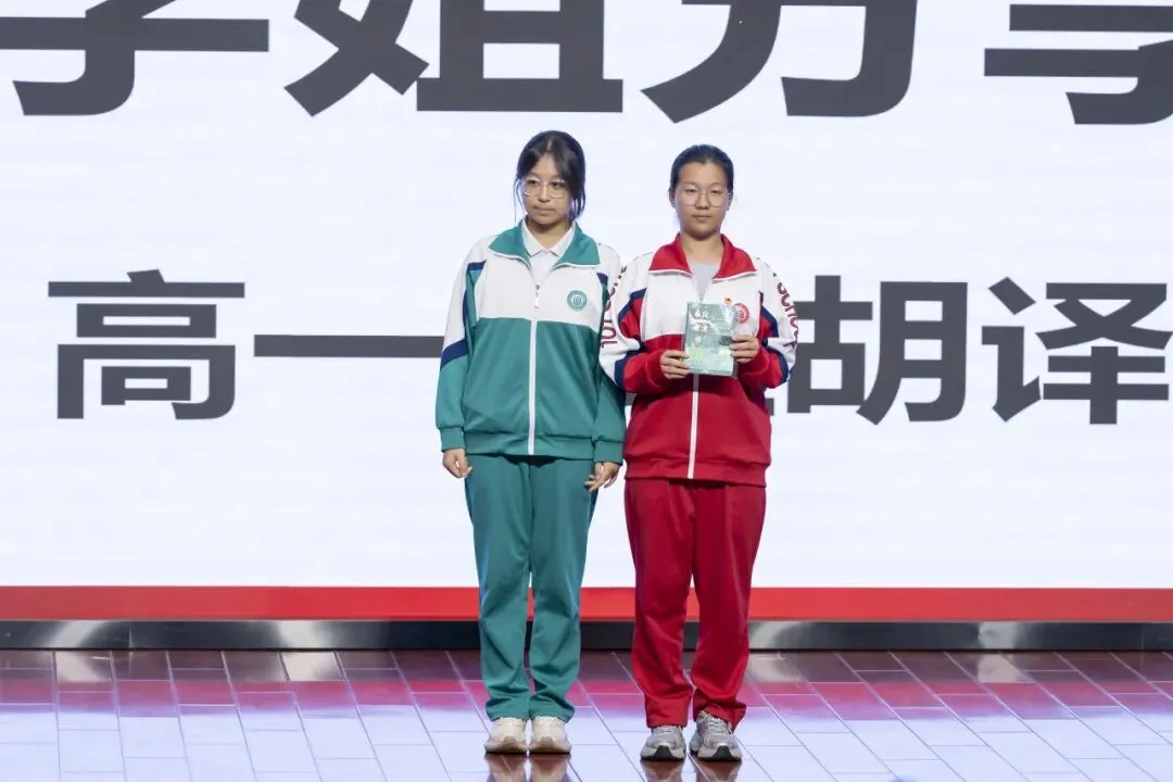 党建引领 | 卓越担当,党员护航!初三这场主题教育超燃!-第15张图片-四季读书网 党建引领 | 卓越担当,党员护航!初三这场主题教育超燃!-第15张图片-四季读书网