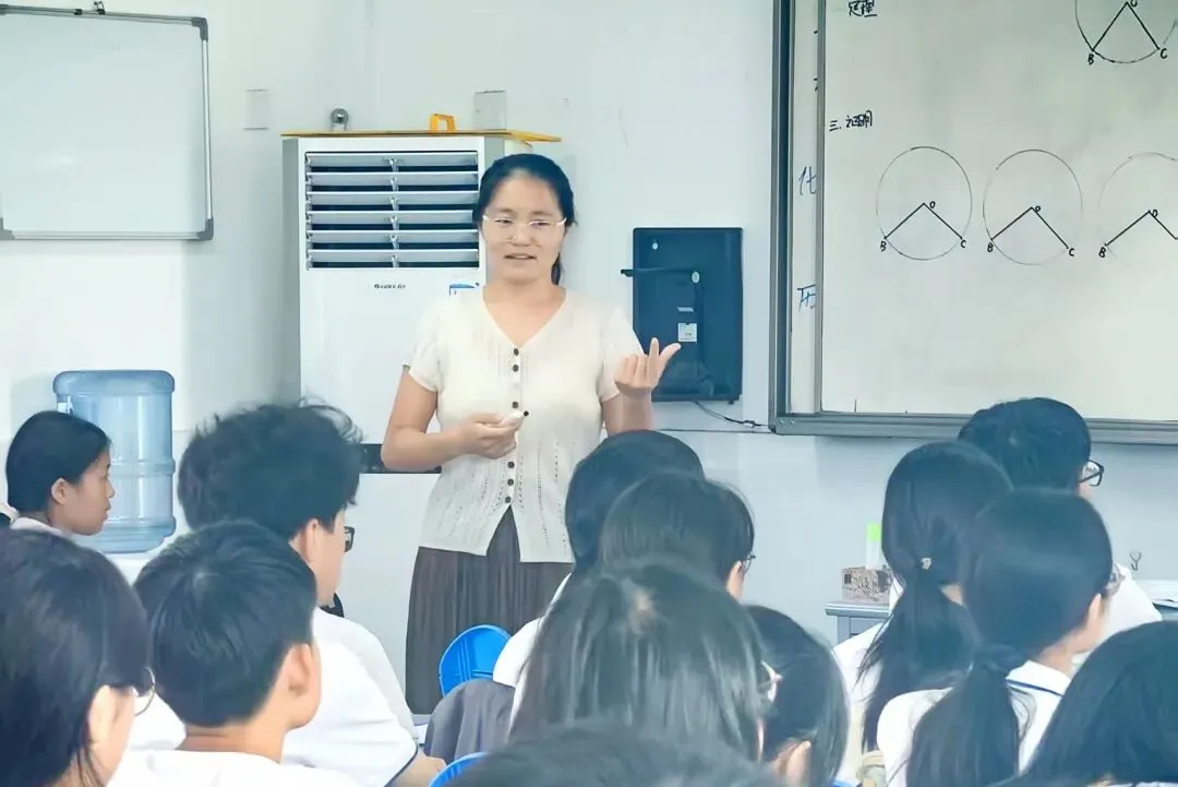 阳光鹿峰|我校承办昆山市教学四片初三数学教学研讨活动-第33张图片-四季读书网 阳光鹿峰|我校承办昆山市教学四片初三数学教学研讨活动-第33张图片-四季读书网