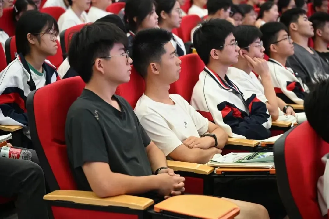 拨开备考迷雾,聚力一轮突围——我校开展高考语文一轮复习专题讲座-第20张图片-四季读书网 拨开备考迷雾,聚力一轮突围——我校开展高考语文一轮复习专题讲座-第20张图片-四季读书网