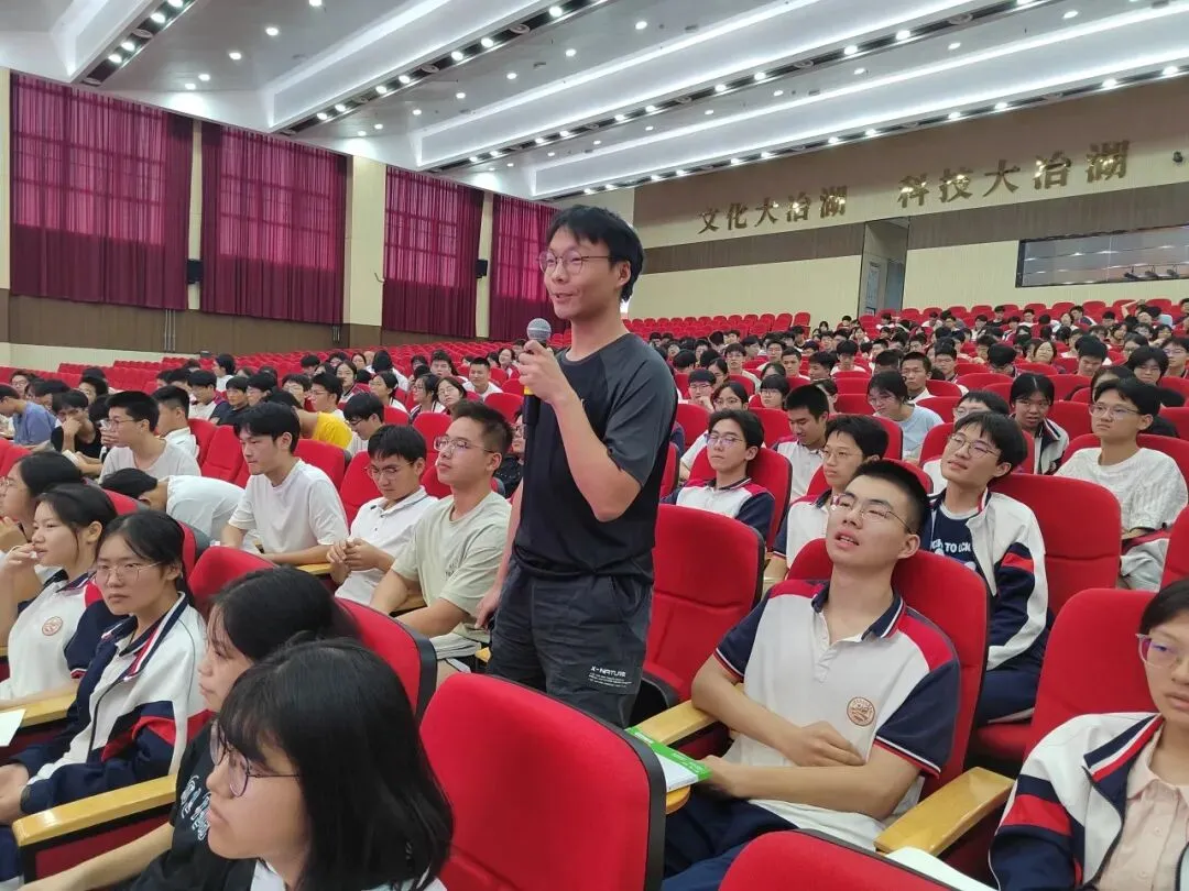 拨开备考迷雾,聚力一轮突围——我校开展高考语文一轮复习专题讲座-第23张图片-四季读书网 拨开备考迷雾,聚力一轮突围——我校开展高考语文一轮复习专题讲座-第23张图片-四季读书网