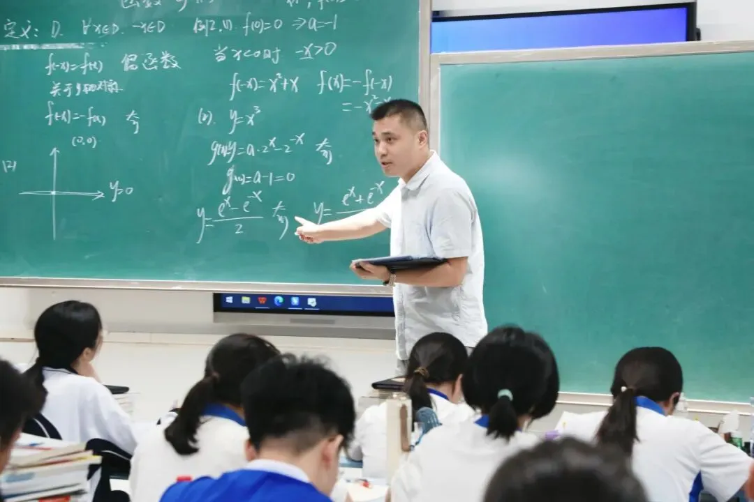 视导赋能明方向,深耕课堂备高考|龙岗区教科院专家莅临华中师大龙岗附中开展高三教学视导-第10张图片-四季读书网 视导赋能明方向,深耕课堂备高考|龙岗区教科院专家莅临华中师大龙岗附中开展高三教学视导-第10张图片-四季读书网