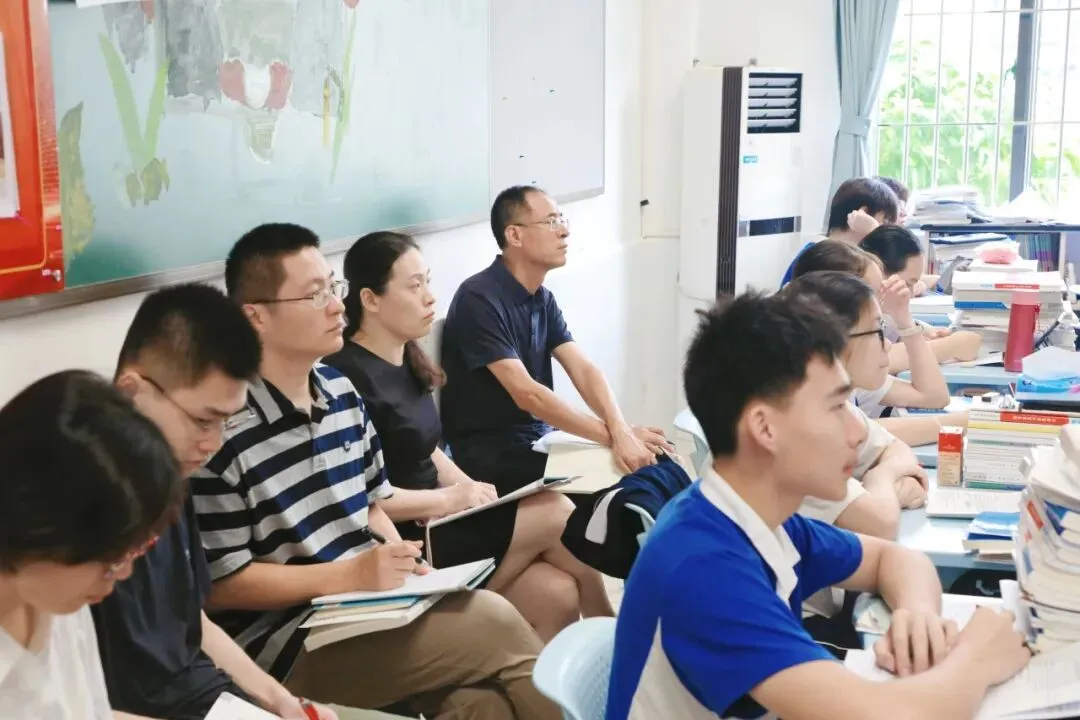 视导赋能明方向,深耕课堂备高考|龙岗区教科院专家莅临华中师大龙岗附中开展高三教学视导-第19张图片-四季读书网 视导赋能明方向,深耕课堂备高考|龙岗区教科院专家莅临华中师大龙岗附中开展高三教学视导-第19张图片-四季读书网