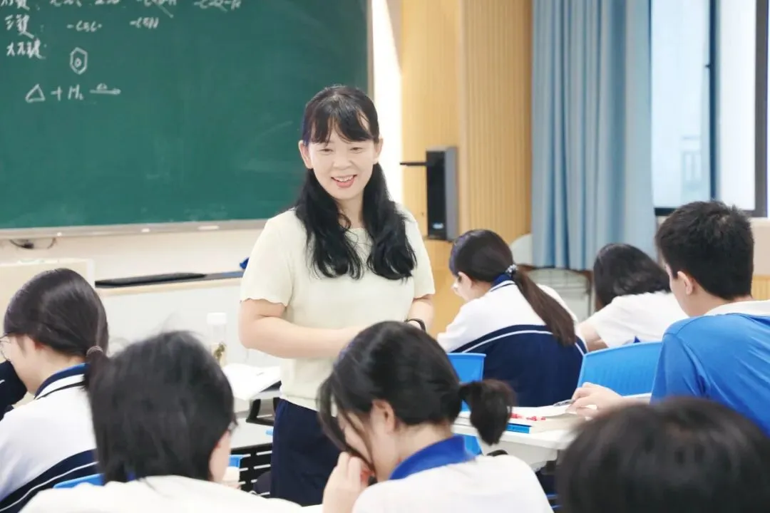 视导赋能明方向,深耕课堂备高考|龙岗区教科院专家莅临华中师大龙岗附中开展高三教学视导-第20张图片-四季读书网 视导赋能明方向,深耕课堂备高考|龙岗区教科院专家莅临华中师大龙岗附中开展高三教学视导-第20张图片-四季读书网
