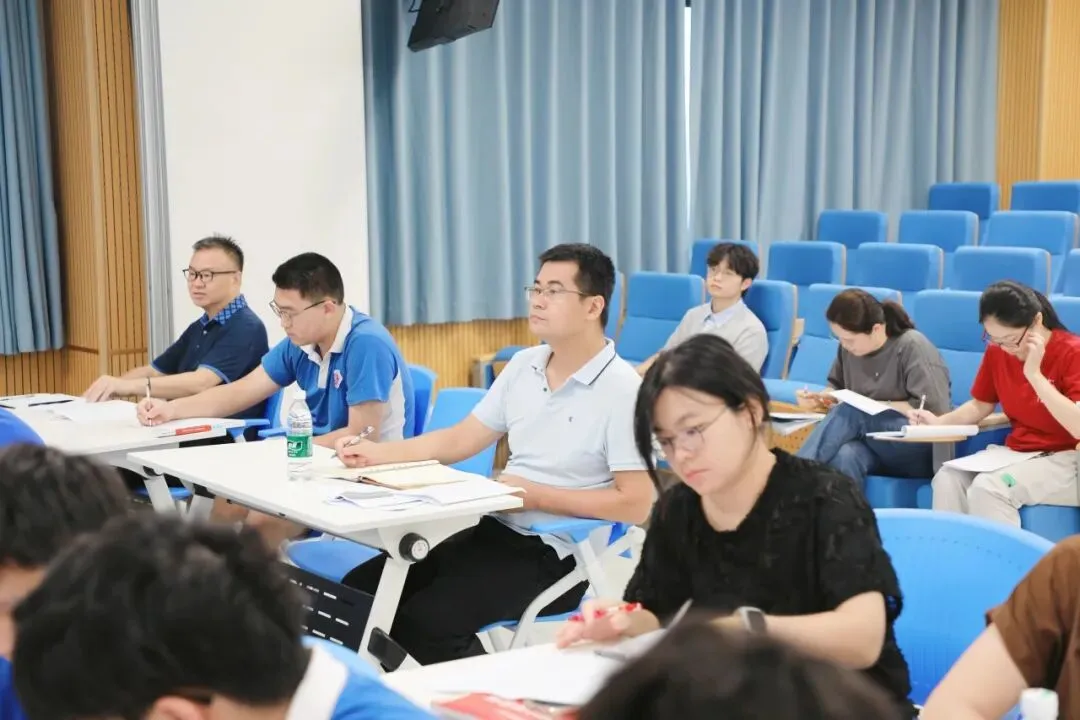 视导赋能明方向,深耕课堂备高考|龙岗区教科院专家莅临华中师大龙岗附中开展高三教学视导-第23张图片-四季读书网 视导赋能明方向,深耕课堂备高考|龙岗区教科院专家莅临华中师大龙岗附中开展高三教学视导-第23张图片-四季读书网