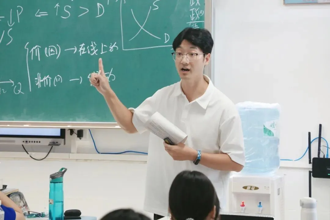视导赋能明方向,深耕课堂备高考|龙岗区教科院专家莅临华中师大龙岗附中开展高三教学视导-第29张图片-四季读书网 视导赋能明方向,深耕课堂备高考|龙岗区教科院专家莅临华中师大龙岗附中开展高三教学视导-第29张图片-四季读书网