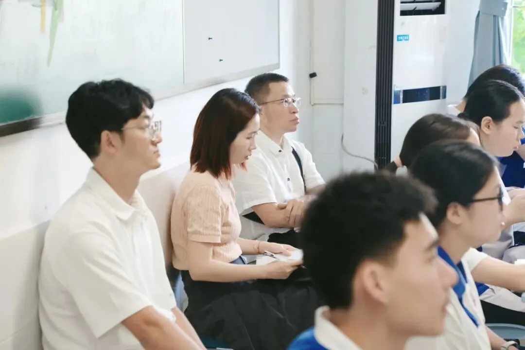 视导赋能明方向,深耕课堂备高考|龙岗区教科院专家莅临华中师大龙岗附中开展高三教学视导-第30张图片-四季读书网 视导赋能明方向,深耕课堂备高考|龙岗区教科院专家莅临华中师大龙岗附中开展高三教学视导-第30张图片-四季读书网