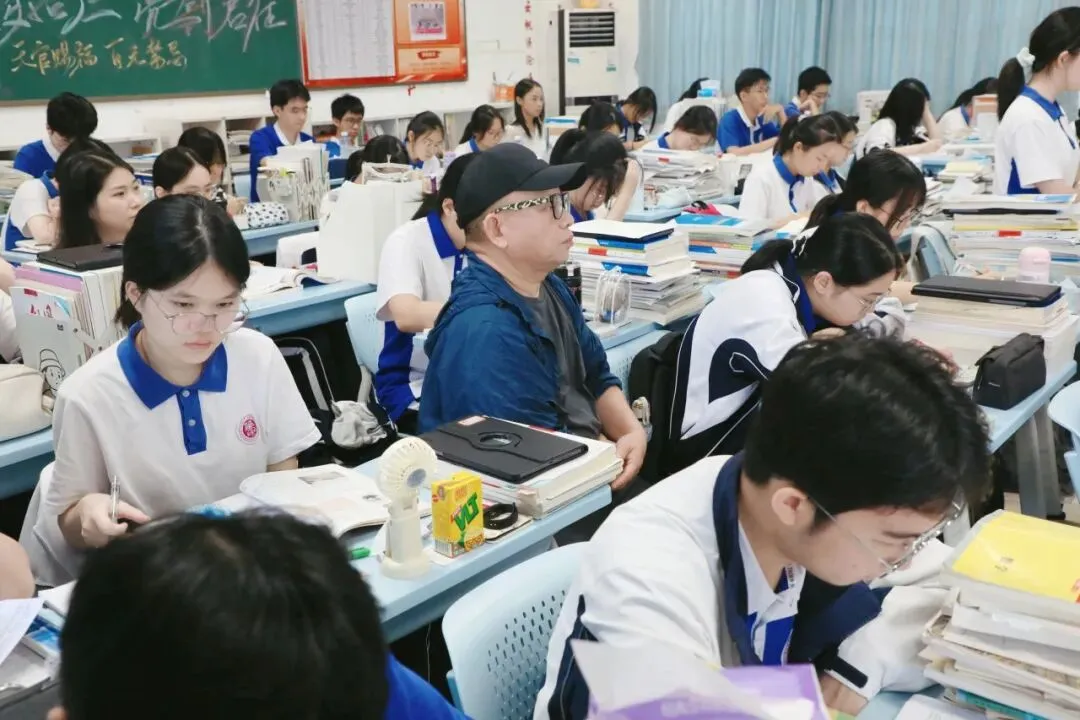 视导赋能明方向,深耕课堂备高考|龙岗区教科院专家莅临华中师大龙岗附中开展高三教学视导-第33张图片-四季读书网 视导赋能明方向,深耕课堂备高考|龙岗区教科院专家莅临华中师大龙岗附中开展高三教学视导-第33张图片-四季读书网