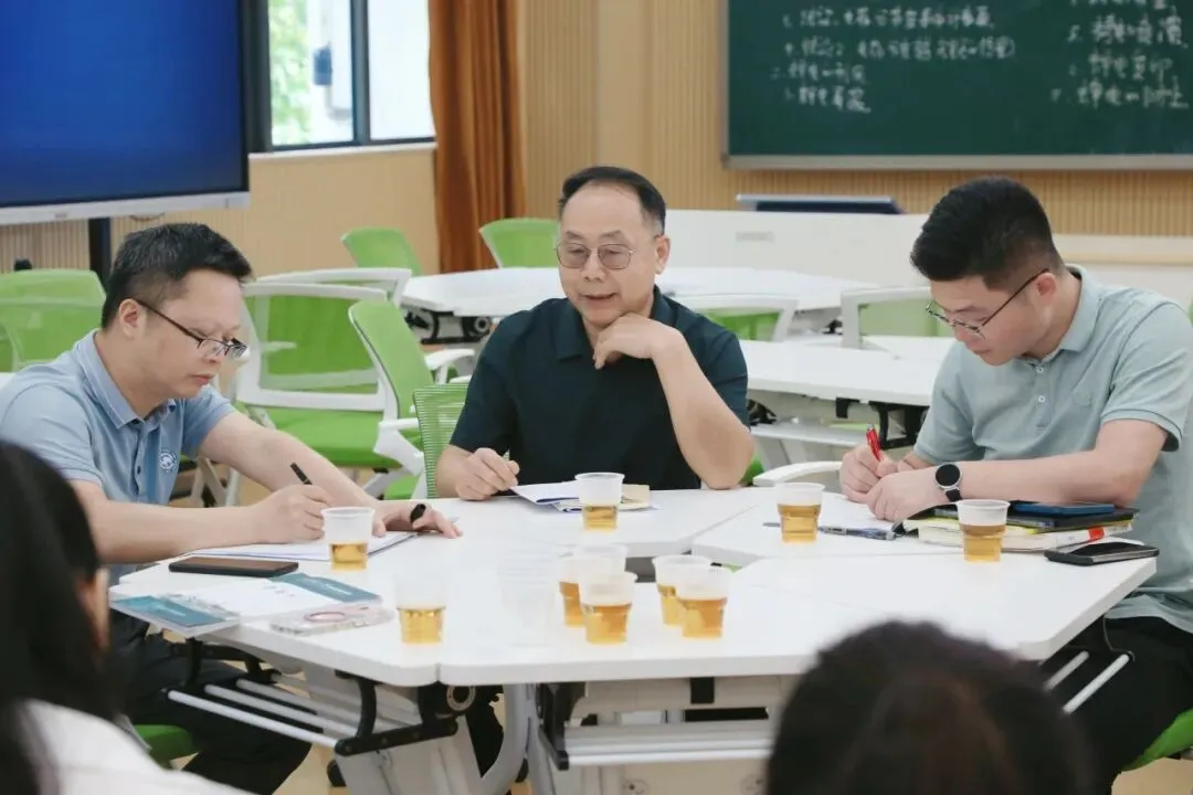 视导赋能明方向,深耕课堂备高考|龙岗区教科院专家莅临华中师大龙岗附中开展高三教学视导-第38张图片-四季读书网 视导赋能明方向,深耕课堂备高考|龙岗区教科院专家莅临华中师大龙岗附中开展高三教学视导-第38张图片-四季读书网