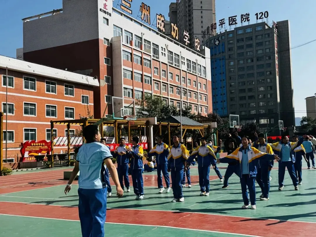 蓄力体育中考,兰州成功学校初三年级备战体育中考纪实-第16张图片-四季读书网 蓄力体育中考,兰州成功学校初三年级备战体育中考纪实-第16张图片-四季读书网