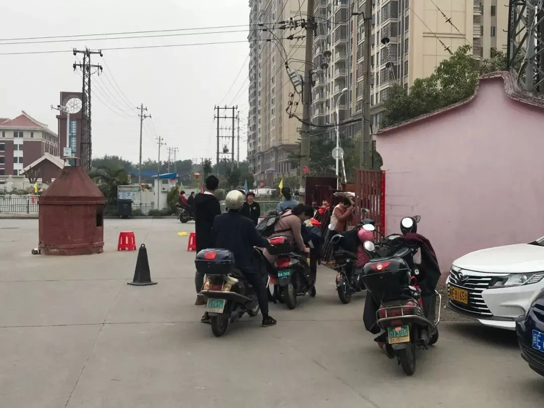 独家!正月初一,漳州的街景实拍,来看看街上有没有人?九龙公园有没有人来玩?-第7张图片-四季读书网 独家!正月初一,漳州的街景实拍,来看看街上有没有人?九龙公园有没有人来玩?-第7张图片-四季读书网