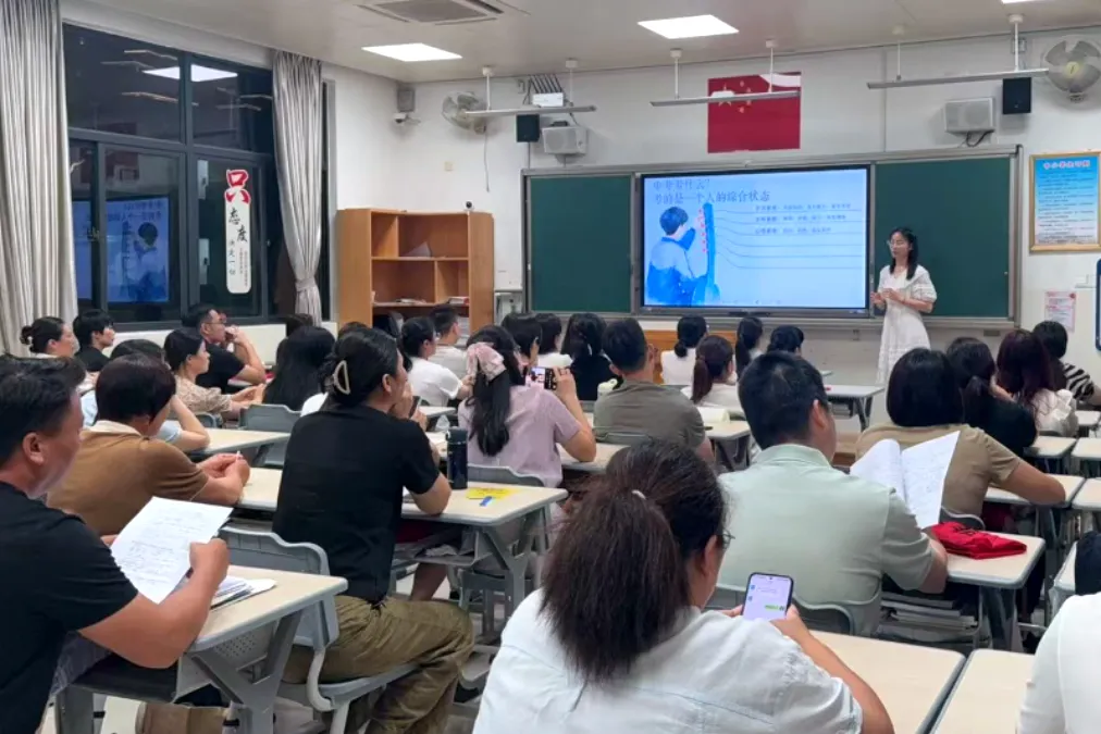 同芯润德|初三行远级年段家长会圆满落幕-第16张图片-四季读书网 同芯润德|初三行远级年段家长会圆满落幕-第16张图片-四季读书网