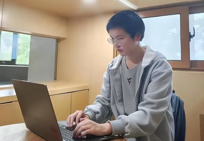 高考713分的搬砖男孩,曾被嘲“考入清华也没用”,如今毕业去了这里......-第12张图片-四季读书网