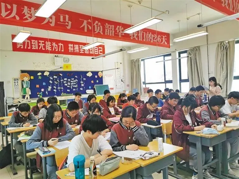 初三第一次月考!最后3天,娄底学生这样冲刺-第1张图片-四季读书网 初三第一次月考!最后3天,娄底学生这样冲刺-第1张图片-四季读书网