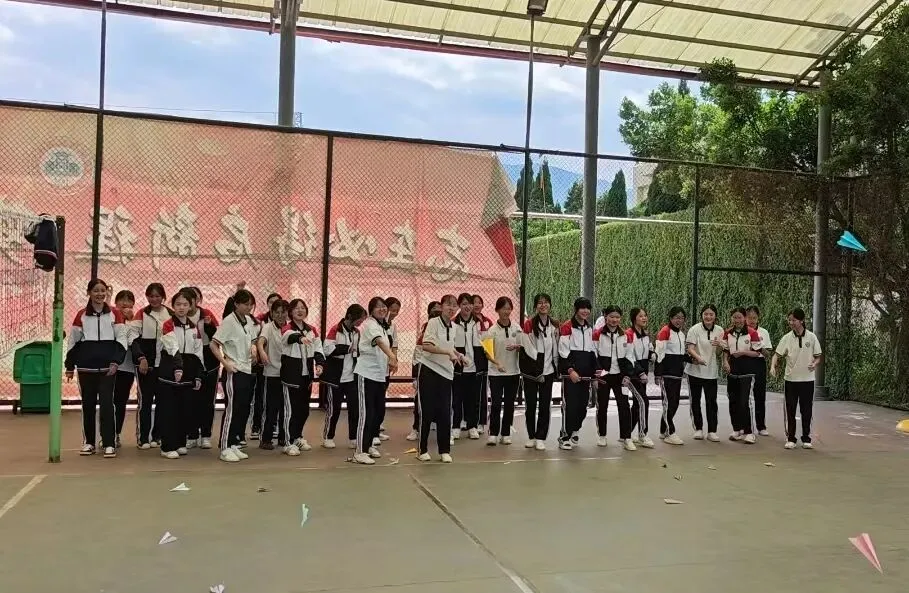 减压赋能 轻装上阵 | 初三学生素质拓展活动暖心开展-第9张图片-四季读书网 减压赋能 轻装上阵 | 初三学生素质拓展活动暖心开展-第9张图片-四季读书网