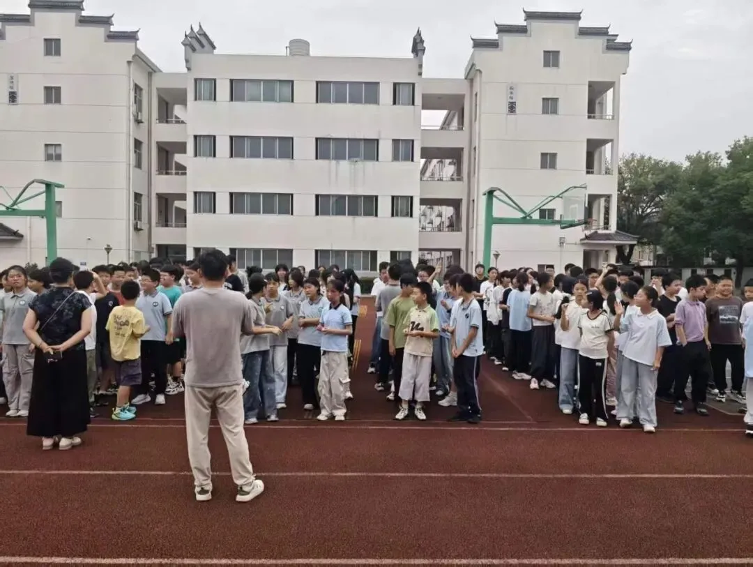 凝聚心力量,共筑同窗情——铜罗中学初一年级心理团辅活动-第3张图片-四季读书网
