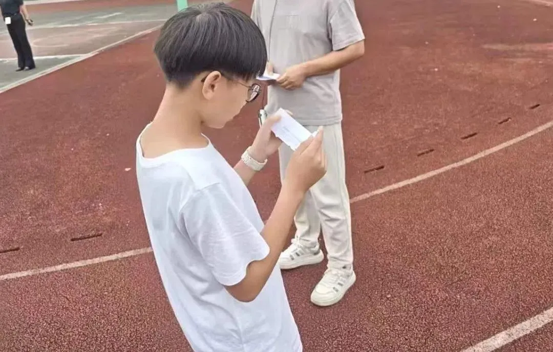 凝聚心力量,共筑同窗情——铜罗中学初一年级心理团辅活动-第7张图片-四季读书网