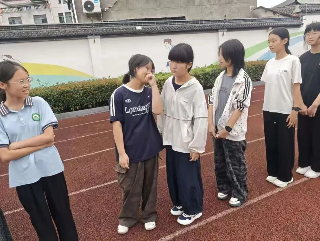 凝聚心力量,共筑同窗情——铜罗中学初一年级心理团辅活动-第8张图片-四季读书网