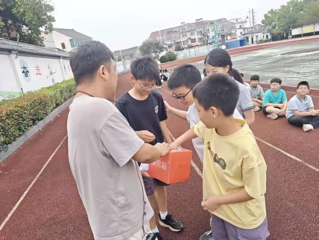 凝聚心力量,共筑同窗情——铜罗中学初一年级心理团辅活动-第11张图片-四季读书网