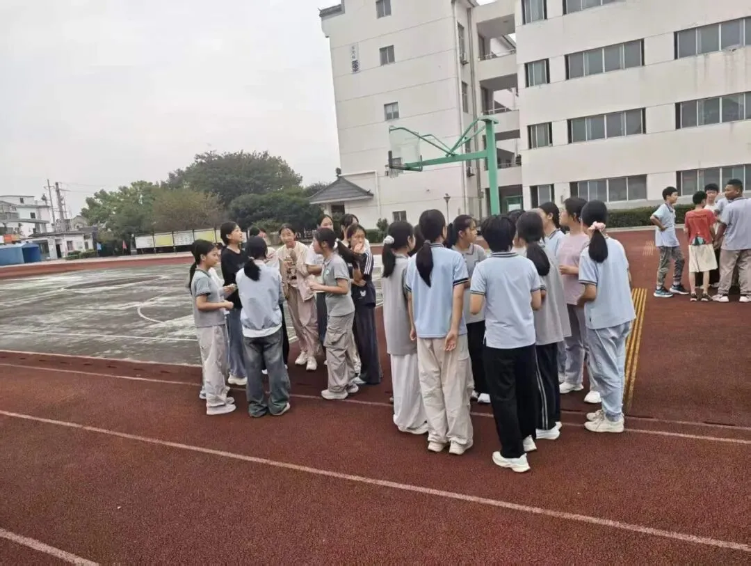 凝聚心力量,共筑同窗情——铜罗中学初一年级心理团辅活动-第12张图片-四季读书网