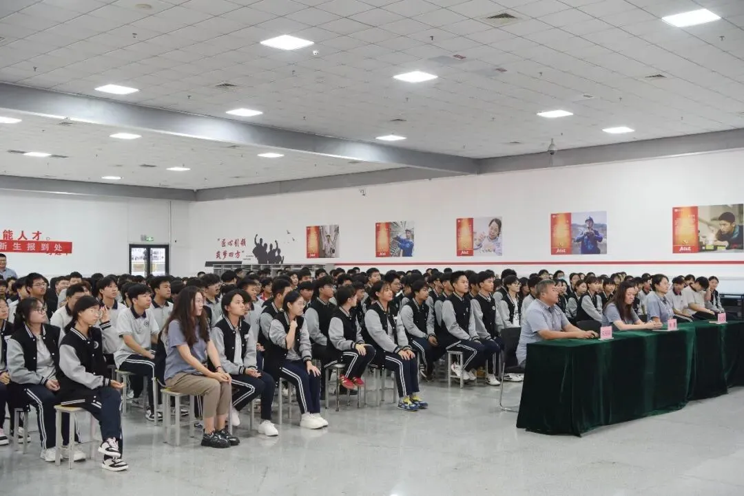 中考不拔尖,还能上大学吗?四方升学部这场表彰,给家长和孩子一个答案-第15张图片-四季读书网 中考不拔尖,还能上大学吗?四方升学部这场表彰,给家长和孩子一个答案-第15张图片-四季读书网