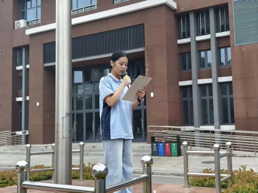 月满中秋不负韶华,凝心聚力决胜初三——莲塘四中举行主题国旗下讲话-第12张图片-四季读书网 月满中秋不负韶华,凝心聚力决胜初三——莲塘四中举行主题国旗下讲话-第12张图片-四季读书网